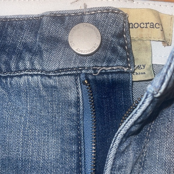 NWT DEMOCRACY AB TECHNOLOGY HIGH-RISE CUTOFF DISTRESSED PULL ON SHORTS SIZE 2 - Picture 4 of 6